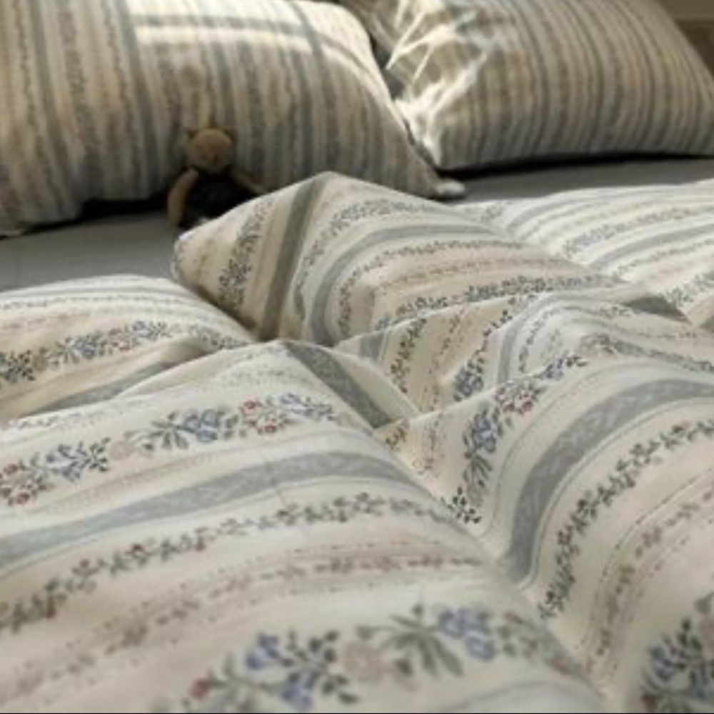 Queen 4pc Bedding Set